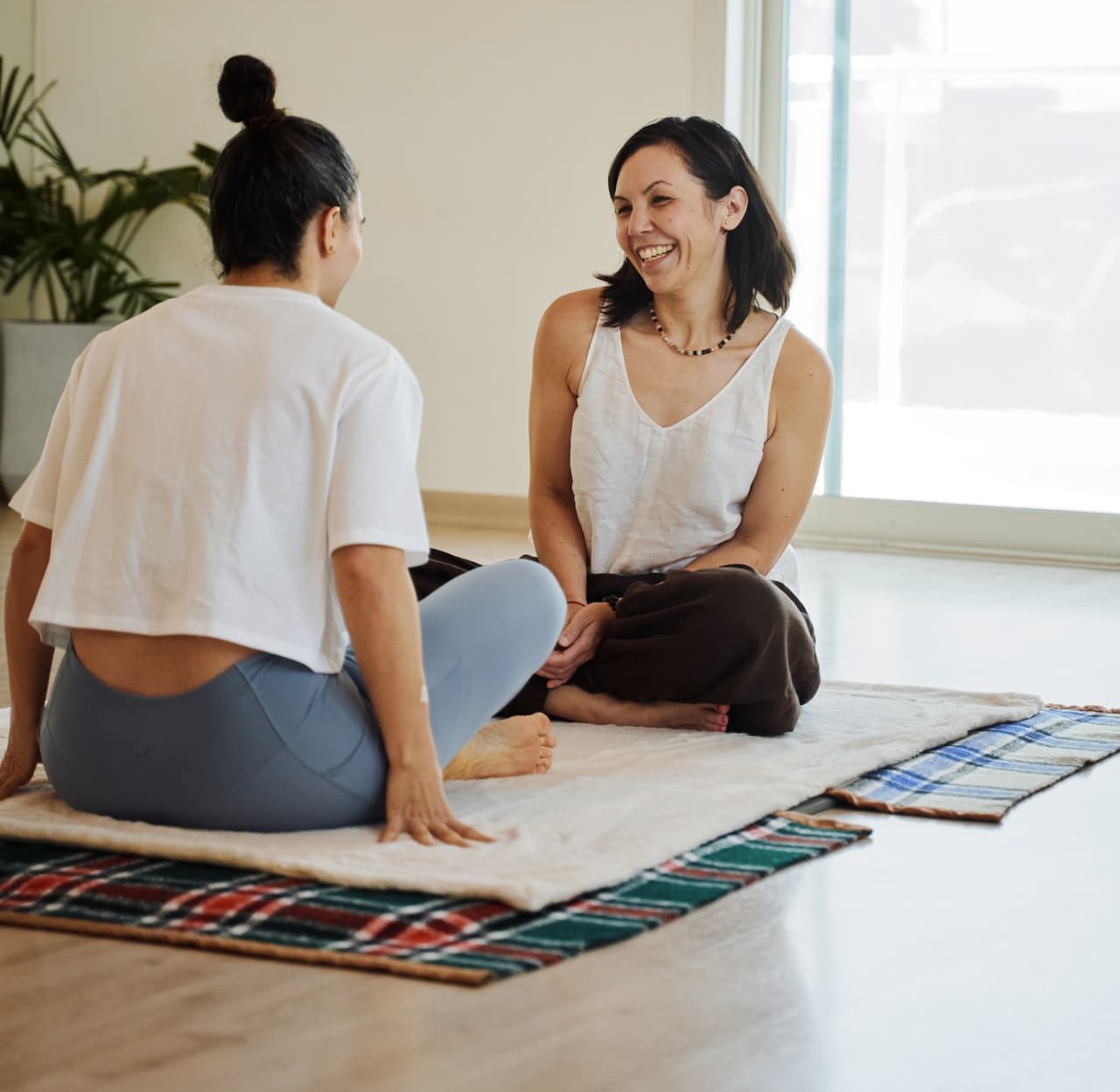 Suzi Curtis sitting with a client after a session